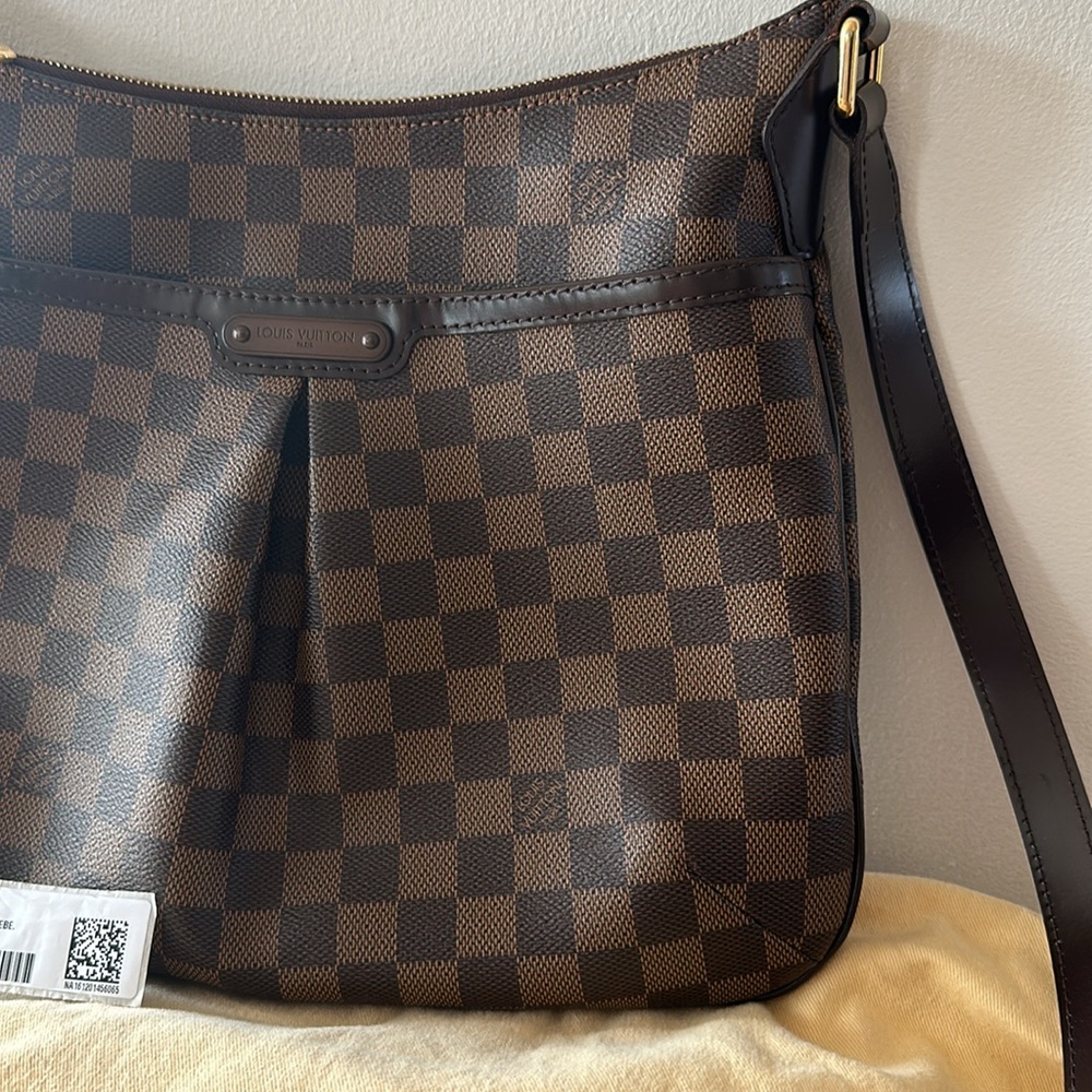 Louis Vuitton Damier Crossbody - Picture 7 of 16